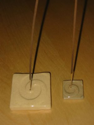 Poterie-Porte-encens carré Spirale PM